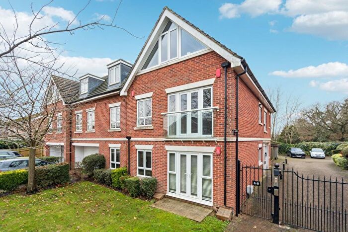 2 Bedroom Flat For Sale In Chiltern Mews, Lincoln Park, Amersham, Buckinghamshire, HP7