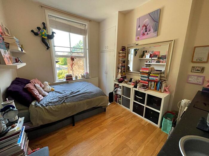 1 Bedroom Flat To Rent In Somerfield Road, Finsbury Park, London, N4