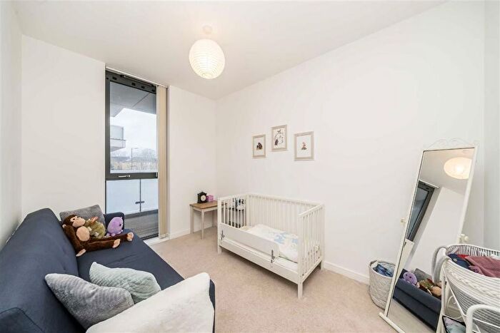 3 Bedroom Flat To Rent In Quebec Way, London, SE16