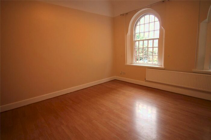 2 Bedroom Flat To Rent In West Park Road, Southall, UB2