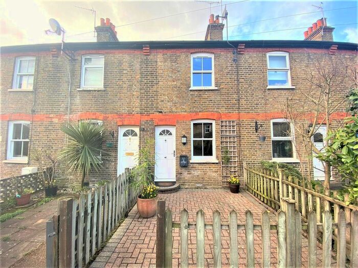 2 Bedroom Cottage To Rent In Ivy Cottages, Hillingdon, UB10