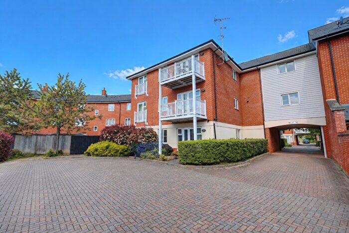 2 Bedroom Flat To Rent In Chequers Avenue, High Wycombe, Buckinghamshire, HP11
