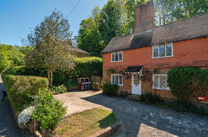 3 Bedroom Semi Detached House For Sale In Brighton Road, Godalming, Surrey, GU7