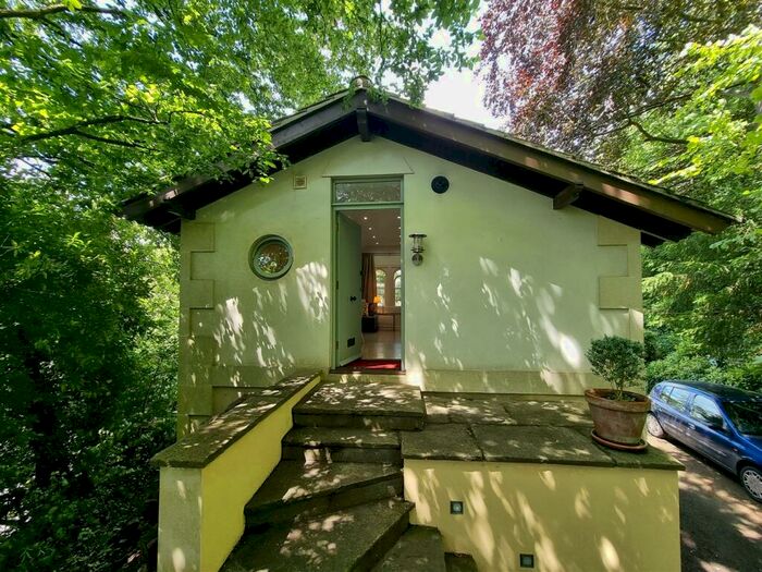 Flat To Rent In Bathwick Hill, Bath, BA2