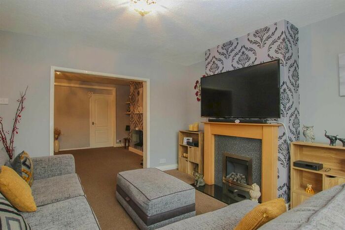 4 Bedroom Semi-Detached House To Rent In Lindsay Avenue, Swinton, Manchester, M27