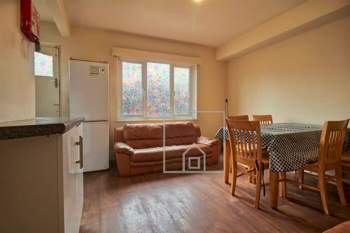 5 Bedroom House To Rent In Mayville Avenue, Hyde Park, Leeds, LS6