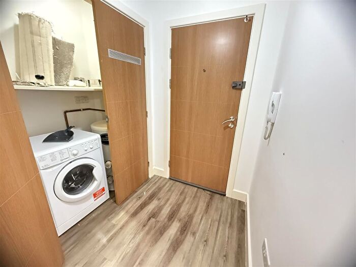 1 Bedroom Flat To Rent In Lombard Street, West Bromwich, B70