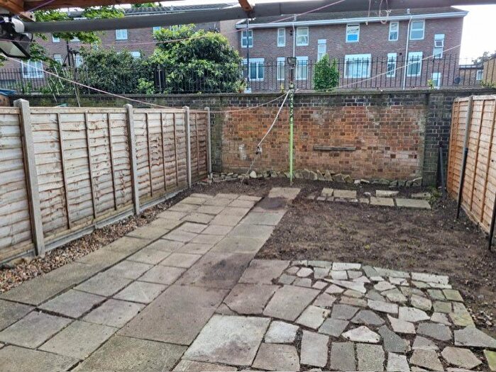 3 Bedroom Maisonette To Rent In Stanswood Gardens, London, SE5