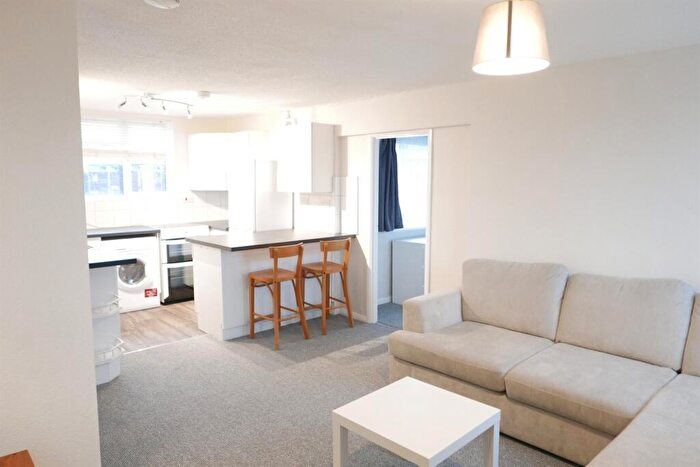 1 Bedroom Apartment To Rent In Upton Close, Henley-On-Thames, RG9
