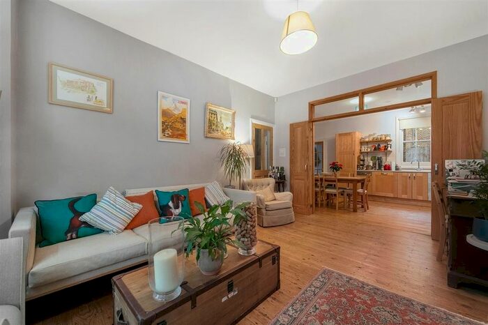 2 Bedroom Flat To Rent In Cato Road, London SW4