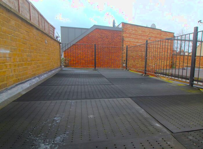 1 Bedroom Flat To Rent In High Road, London, NW10