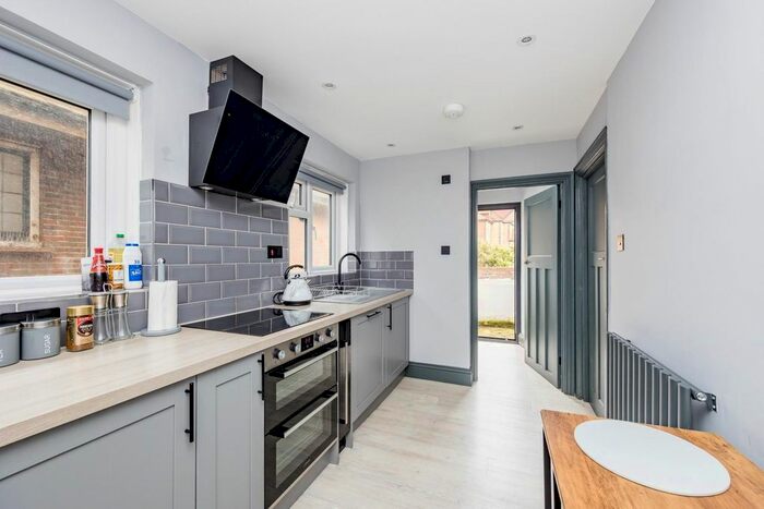 2 Bedroom Maisonette To Rent In High Street, Rottingdean, Brighton, BN2