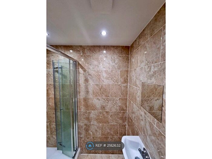 Studio To Rent In Costons Lane, Greenford, UB6