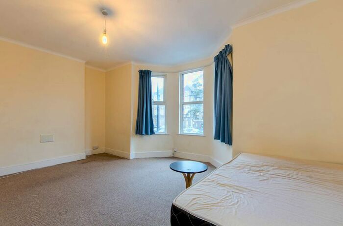 2 Bedroom Property To Rent In Venetian Road, Camberwell, London, SE5