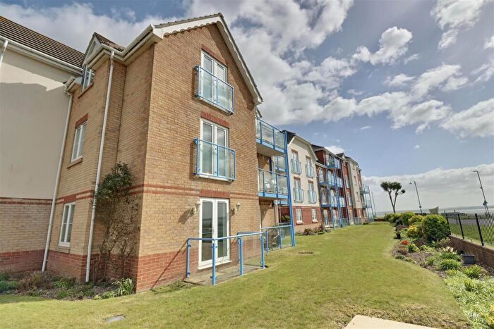 2 Bedroom Apartment For Sale In Marine Parade West, Lee-On-The-Solent, PO13