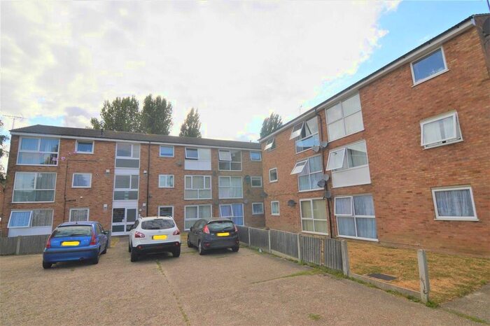 2 Bedroom Flat To Rent In Coronation Avenue, East Tilbury, Tilbury, RM18
