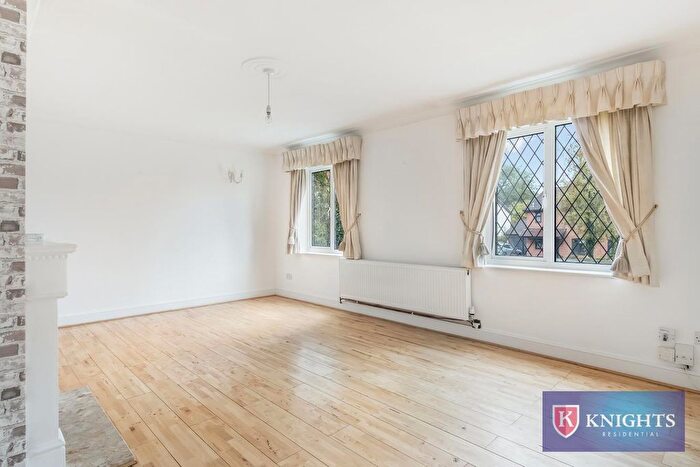 5 Bedroom Detached House To Rent In Lowlands, Hatfield, AL9