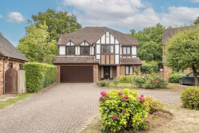 5 Bedroom Detached House For Sale In Badingham Drive, Harpenden, AL5