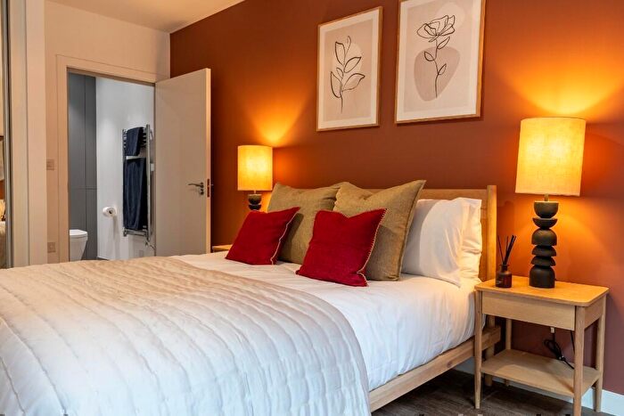 2 Bedroom Flat To Rent In Flat, Vanguard Way London, E17