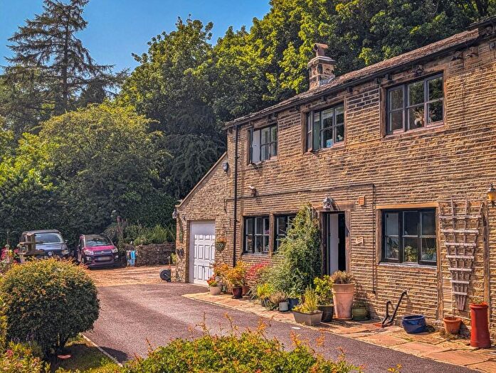 4 Bedroom Cottage For Sale In Sunnybank, Sandy Lane, South Crosland, HD4