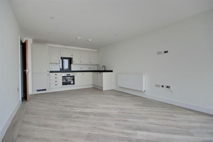 2 Bedroom Flat For Sale In Mumby Road, Gosport, PO12