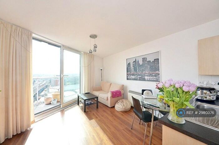 2 Bedroom Flat To Rent In Queenstown Road, London, SW11