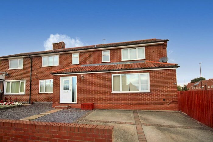 4 Bedroom Semi-Detached House To Rent In West Thorpe, York, YO24