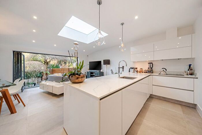 3 Bedroom End Of Terrace House To Rent In Torwood Road, Putney, London, SW15