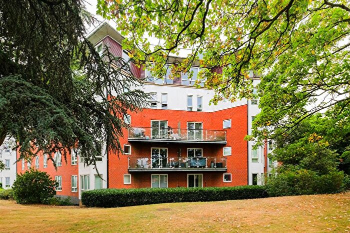 1 Bedroom Flat For Sale In Eaton Court, High Road, London, E18