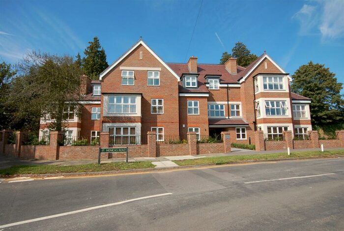 2 Bedroom Flat To Rent In St. Monicas Road, Kingswood, KT20