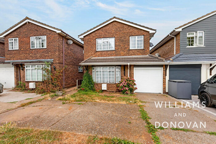 4 Bedroom Detached House For Sale In London Road, Benfleet, SS7