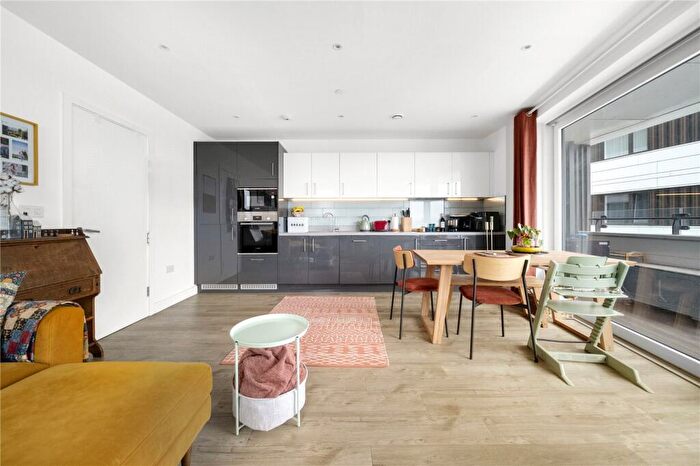 2 Bedroom Flat For Sale In Beck Square, Leyton, London, E10