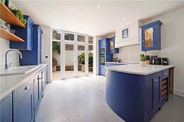 2 Bedroom House For Sale In Camberwell New Road, London, SE5