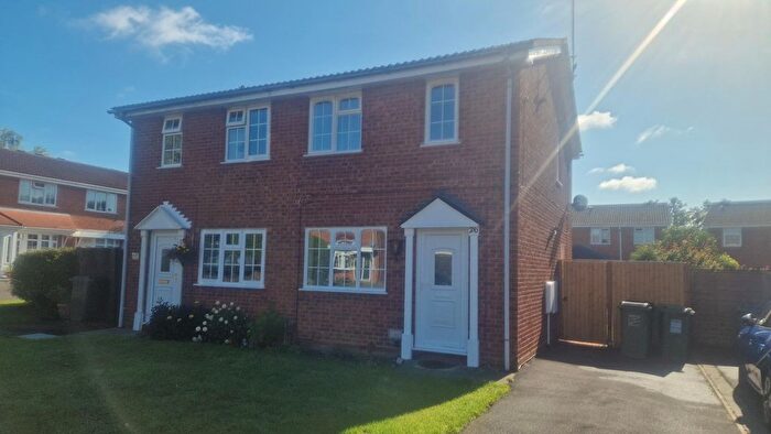 2 Bedroom Semi-Detached House To Rent In Northfield Close, Redditch, B98