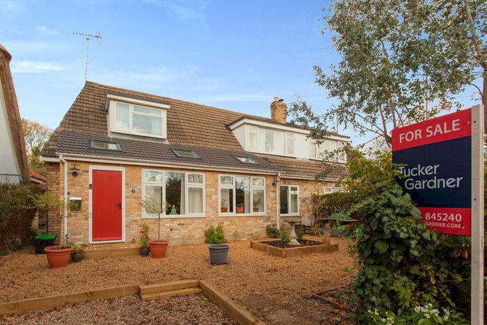 3 Bedroom Bungalow For Sale In Cantelupe Road, Haslingfield, Cambridge, CB23