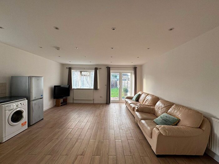 5 Bedroom Semi-Detached House To Rent In Morley Crescent West, Stanmore, HA7