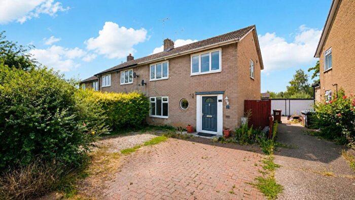3 Bedroom End Of Terrace House For Sale In Middlefield, Welwyn Garden City, Herts, AL7