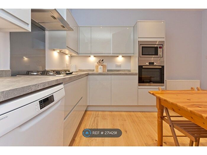 2 Bedroom Flat To Rent In Esslemont Avenue, Aberdeen, AB25