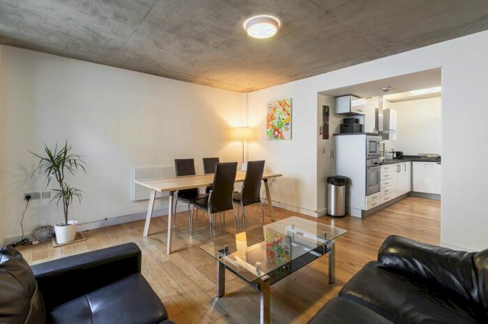 3 Bedroom Flat To Rent In Acton Street, Islington, London, WC1X