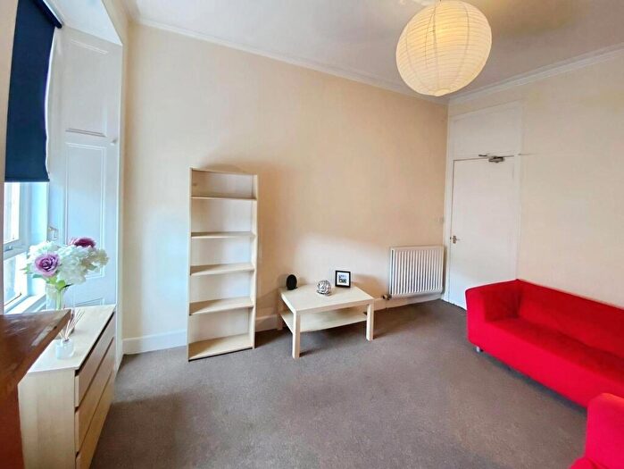 4 Bedroom Flat To Rent In Livingstone Place, Edinburgh, EH9