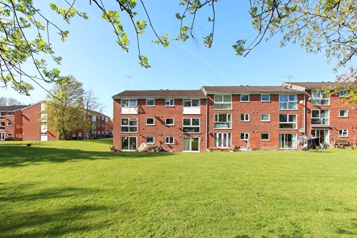 2 Bedroom Flat For Sale In Nightingale Walk, Hemel Hempstead, HP2
