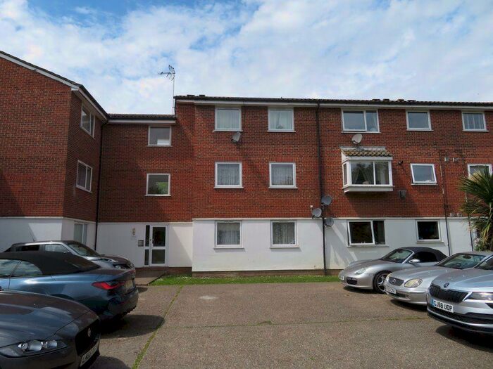 1 Bedroom Flat To Rent In Loughton, IG10