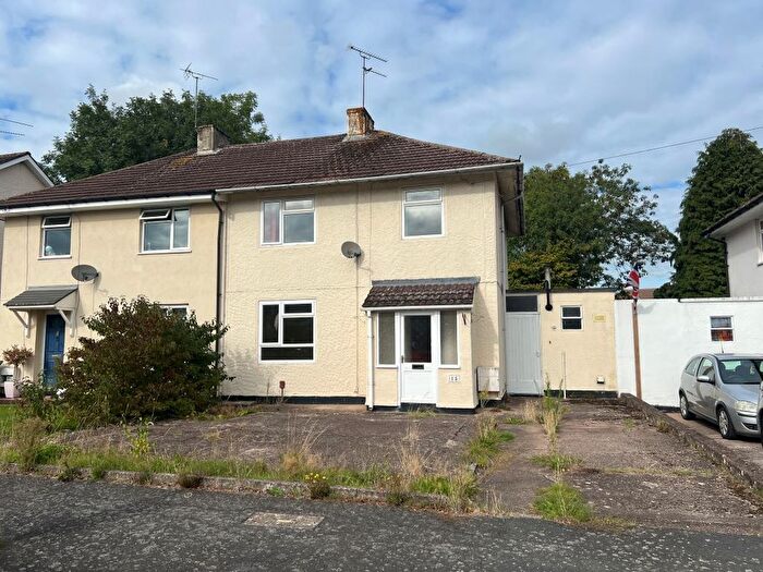 3 Bedroom Semi Detached House For Sale In Wilton Avenue, Kidderminster, Worcestershire, DY11
