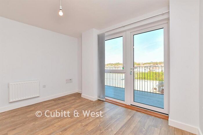 2 Bedroom Apartment For Sale In Davigdor Road, Hove, East Sussex, BN3