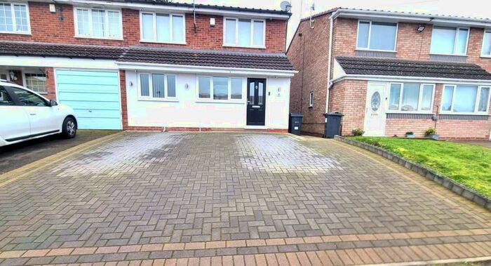 3 Bedroom Semi-Detached House To Rent In Topsham Croft, Birmingham, B14