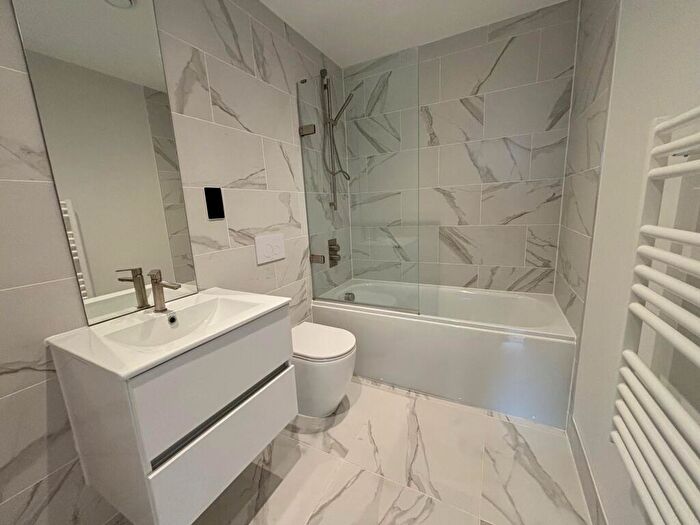 2 Bedroom Apartment To Rent In Apex Lofts, B12