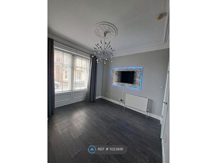 2 Bedroom Flat To Rent In Espedair Street, Paisley, PA2