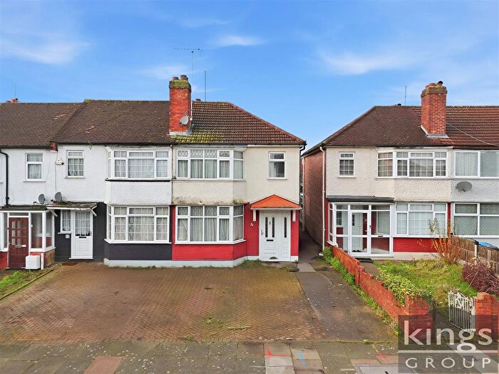 3 Bedroom End Terrace House For Sale In Tynemouth Drive, Enfield, EN1