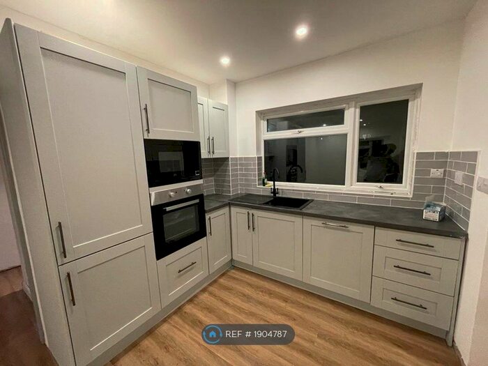 3 Bedroom Semi-Detached House To Rent In Howard Road, Saffron Walden, CB10