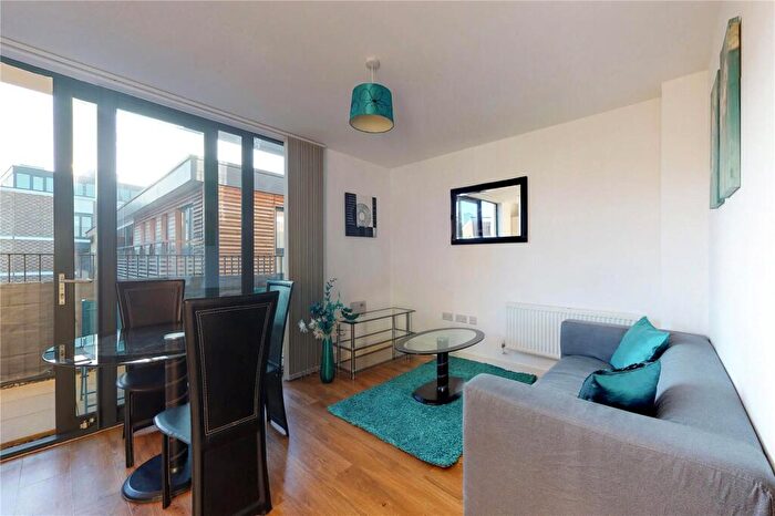 Flat To Rent In Fairmont House, SE16